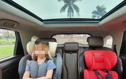 Vì sao trẻ em không nên ngồi trong lòng bố mẹ khi đi ôtô?