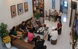 Ly hôn 8 năm, nàng dâu vẫn ở với mẹ chồng, đợi con ruột đến đón bà về chăm sóc thì ai cũng từ chối