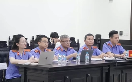 Cấp dưới khai được Tổng giám đốc Cty Nam Triệu hỏi mượn tài khoản để nhận tiền tham ô