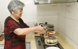 Người phụ nữ 60 tuổi nấu ăn dùng mỡ lợn mỗi ngày suốt 3 năm, khám sức khỏe xong bác sĩ bất ngờ hỏi: "Chị đã làm gì?"