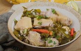 Đi chợ thấy nắm lá dại này nhớ mua ngay: Đem vò nát nấu với thịt gà, vị chua thanh cuốn miệng, ăn đến đâu sảng khoái đến
