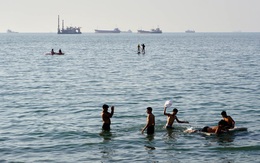 Chiến sự Trung Đông ngày 27-6: Bahrain hứng không kích, thêm tàu chở dầu bị tấn công ở Hormuz