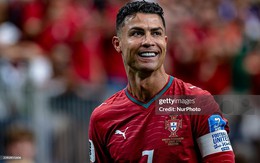 Ronaldo tiếp tục "săn bàn thắng", Messi lên ghế dự bị