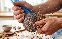 Mẹo bóc vỏ đậu phộng nhanh