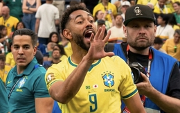 Sao Brazil vừa khiêu khích lại đổi thái độ, động viên cầu thủ Nhật Bản