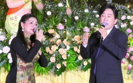 Cặp vợ chồng NSƯT bỏ ô đứng hát giữa trời mưa lớn, nói thẳng 1 điều