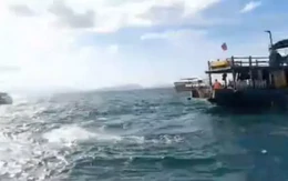 Chìm ca nô du lịch trên biển Cửa Đại