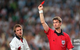 Dính thẻ đỏ làm tuyển Anh thua Argentina, David Beckham từng trải qua những ngày "địa ngục" như thế nào?