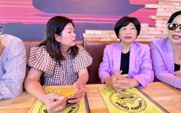 Cặp vợ chồng Việt kiều đưa tiền cho 2 nữ nghệ sĩ từ Việt Nam qua Mỹ