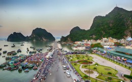 Cảnh tượng "30 năm mới có" ở vịnh Hạ Long xuất hiện trở lại: Ai được đi, giá vé thế nào?