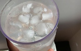 Lời khuyên cho những người hay uống nước đá lạnh