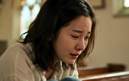 Bà nội vừa qua đời đột ngột, bạn trai vẫn bắt tôi ra sân bay vì "người mất cũng đâu sống lại được"