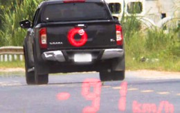 Vượt quá tốc độ hơn 40 km/h, tài xế ở Lào Cai tăng ga bỏ chạy khi thấy CSGT