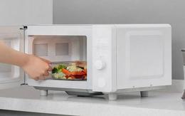 Dùng xong lò vi sóng nên rút phích cắm điện không?
