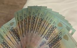 Phát hiện hàng chục tờ tiền 500.000 đồng trên chuyến tàu Bắc - Nam, nhân viên đường sắt lập tức kiểm kê, xác minh