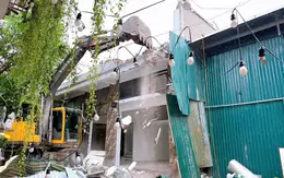 Hà Nội cưỡng chế loạt nhà bịt tôn, xây dựng 'chui'