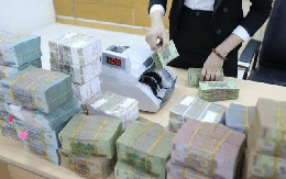 Gửi 2 tỷ tiết kiệm ở ngân hàng, mỗi tháng nhận về bao nhiêu tiền lãi?
