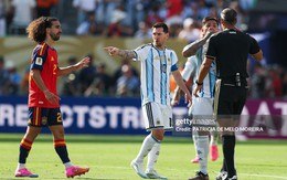 Messi bất lực đến mức phải "mách" trọng tài, số 0 ê chề và nỗi lo của Argentina thời "hậu Messi"