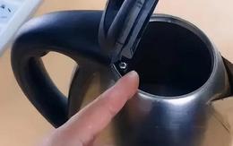 Lời khuyên đến những người để nước trong ấm siêu tốc qua đêm