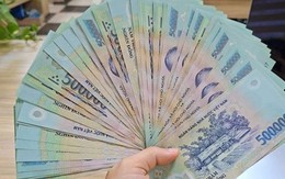 Kiểm tra tàu bay sau khi hạ cánh tại sân bay Nội Bài, 1 thợ máy phát hiện cọc tiền 70 triệu đồng và 2.200 USD bị bỏ lại