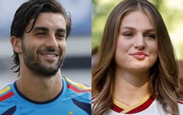 Công chúa Leonor "check VAR" người hùng Torres ngay trong lễ ăn mừng vô địch World Cup