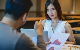 Tôi vô tình chụp được một bức ảnh ở công ty, hôm sau sếp gọi lên phòng riêng đưa 1 chiếc phong bì