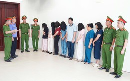 Khám xét khẩn cấp Phòng khám đa khoa Y học Nghệ An, 10 người tra tay vào còng