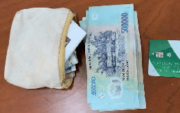 Phát hiện chiếc ví chứa xấp tiền mệnh giá 500.000 đồng và 1 thẻ ngân hàng tại 1 quán cà phê: Công an lập tức vào cuộc xác minh