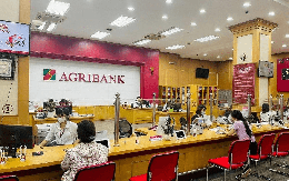 Khách mang sổ đỏ đến ngân hàng vay 100 triệu đồng để chuyển đi: Cán bộ Agribank trao đổi với công an, kịp thời chặn giao dịch