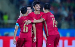 Lào dính thẻ đỏ, hứng “mưa bàn thua” trước Thái Lan ở AFF Cup