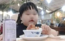 Để con gái 3 tuổi nặng tới 35kg làm ngôi sao mukbang, bố mẹ bị chỉ trích dữ dội