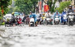 Hà Nội lý giải nguyên nhân ngõ 42 Giang Văn Minh ngập tới 40cm, nước rút chậm