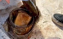 Phát hiện cọc tiền bí ẩn ở nơi không ngờ nhất trong nhà, cặp vợ chồng ngỡ ngàng khi kiểm đếm