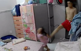 [Clip] Bé gái 3 tuổi ở TPHCM bị chồng hờ của mẹ đánh đập, bóp cổ gây phẫn nộ