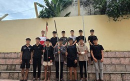 Tạm giữ nhóm thanh thiếu niên ném dao phóng lợn về phía công an để tẩu thoát