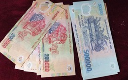 Dọn vệ sinh trên tàu, phát hiện cọc tiền 78 tờ đủ mệnh giá từ 2.000-500.000 đồng