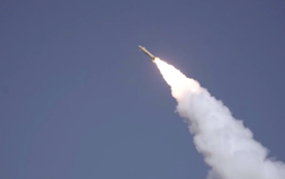 Khoảnh khắc Iran phóng tên lửa phá huỷ 3 tiêm kích F-35 của Mỹ