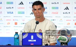 Ronaldo chỉ thẳng mặt phóng viên: "Đúng! Là anh đó! Tôi biết anh ghét tôi!"
