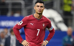 Ronaldo ngừng bướng bỉnh, chấp nhận từ bỏ để trở lại làm biểu tượng vĩ đại