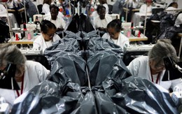 Venezuela: Xưởng thời trang chuyển từ may váy cưới sang may túi đựng thi thể sau thảm họa động đất