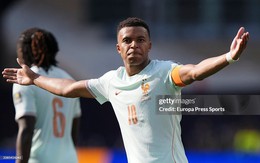Mbappe hỏng penalty nhưng vẫn lập siêu phẩm, Pháp "bóp nghẹt" đối thủ để giành vé vào bán kết World Cup