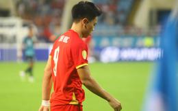 Đình Bắc thừa nhận chơi tệ, lên tiếng giữa đêm sau khi bị HLV Kim Sang-sik thay ra sớm