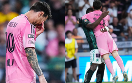 Ảnh cảm xúc: Messi liên tục lau mắt, cúi đầu, được đối thủ ôm nhấc bổng lên xoa dịu nỗi đau giữa trận đấu