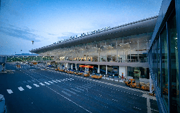 2 ngày trước khi tái xuất, sân bay tại tỉnh lớn nhất Việt Nam huy động 60 người làm nhiệm vụ đặc biệt