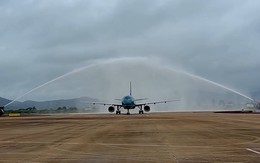 7h sáng nay - 19/8, đây là chuyến bay đầu tiên hạ cánh trên đường băng "nghìn tỷ" mới toanh tại sân bay Liên Khương
