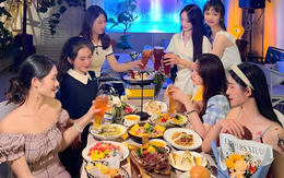 Vừa rời tòa án sau khi nhận quyết định ly hôn, tôi được người bạn gửi cho một đoạn video, thấy mặt vợ cũ trong đó mà tôi choáng