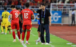 Báo chí Hàn Quốc nức nở khen ĐT Việt Nam: "Xuân Son là thần khí trong phép thuật của HLV Kim Sang-sik"
