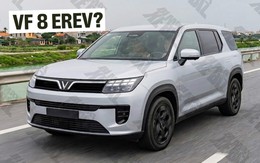SUV VinFast cỡ trung mới lần đầu lộ diện trên đường: Dáng góc cạnh, gầm cao hơn VF 8, một chi tiết giống xe hybrid