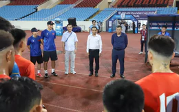 Thứ trưởng Hoàng Đạo Cương động viên tuyển Việt Nam trước trận chung kết lượt về với Thái Lan