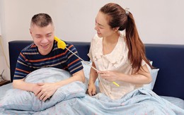 Cảm giác tội lỗi của vợ NSND Công Lý khi chăm chồng ở bệnh viện